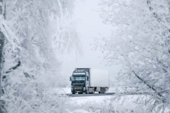 トラックドライバーが雪道を運転するときに注意すべき3つのポイント！