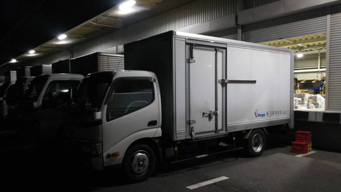倉庫内作業 リフト作業 1トンバン 2トントラック作業風景 飲料配送は愛知県岡崎市の合同会社エスプリ 大型トラックドライバー求人中
